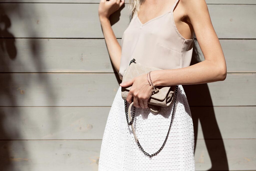 30+ Photos of What Actually Happens Backstage at NYFW